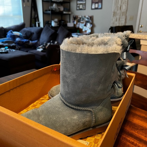 Bailey Bow Blue Uggs - Picture 3 of 4